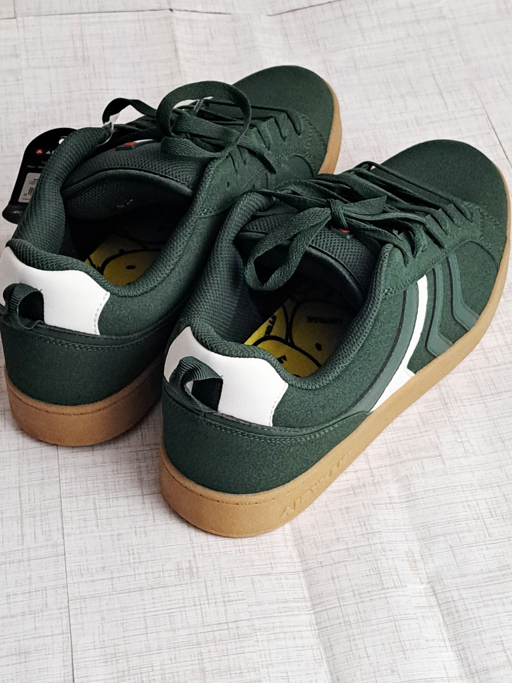 Airwalk Men's Green and White Low Top Canvas Sneakers with Gum Sole